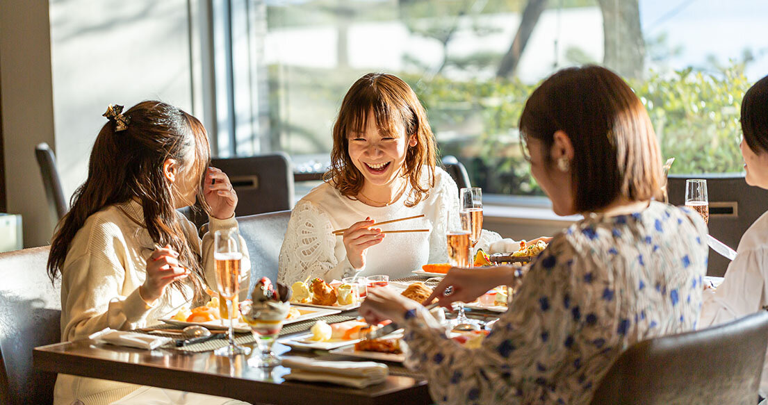 気兼ねなく、好きな物が食べられる、ホテル同窓会