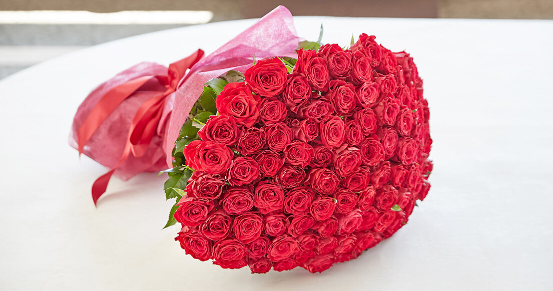 お誕生日や記念日などのお祝いに 薔薇の花束を贈りませんか